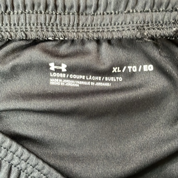 Under Armour Loose Fit Athletic Shorts — XL - Picture 3 of 3